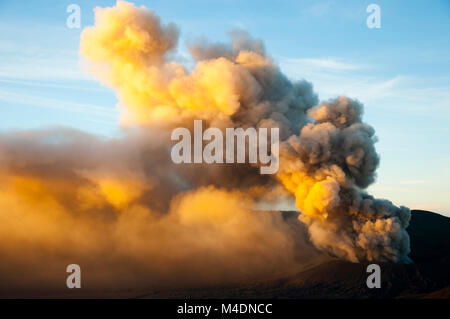 Aktive Vulkan Rauch Stockfoto