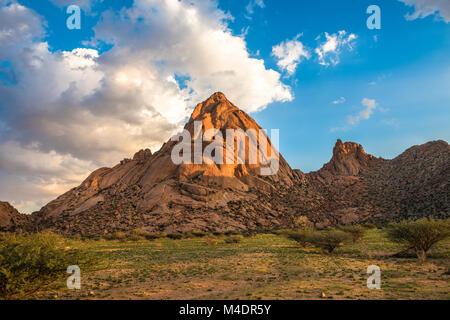 Spitzkoppe, einzigartige Felsformation im Damaraland, Namibia Stockfoto