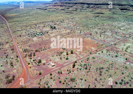 Blick aus der Vogelperspektive auf die verlassene Bergbaustadt Wittenoom, Pilbara, Westaustralien Stockfoto