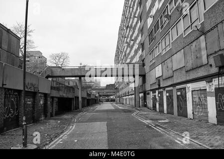 Schwarz & Weiß Fotografie Heygate Immobilien, Southwark, London. Fotografiert, bevor es abgerissen wurde. London, England, UK. Stockfoto