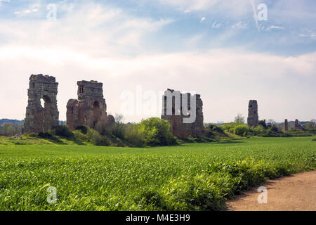 Parco degli acquedotti entlang der Via Appia in Rom Stockfoto