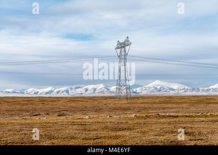 Power Transmission towers auf der Hochebene Stockfoto