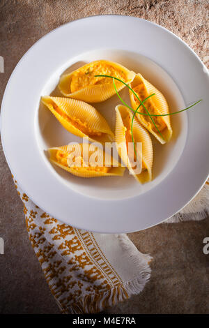 Gefüllte Pasta Shells Stockfoto