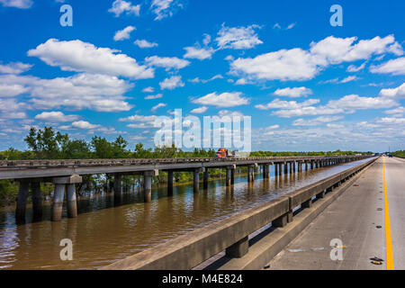 Freeway Brücke über Atchafalaya River Basin in Louisiana Stockfoto