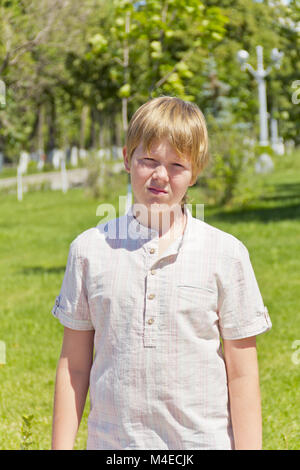 Portrait von schweren Jungen im Sommer Stockfoto
