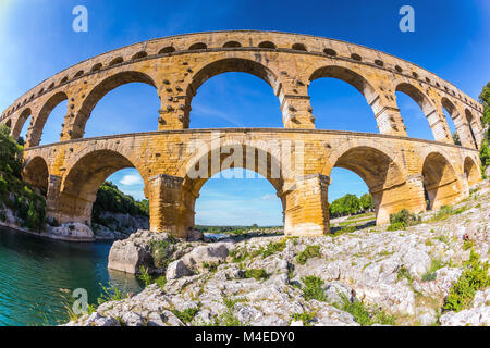 Aquädukt Pont du Gard. Foto fisheye Objektiv aufgenommen Stockfoto