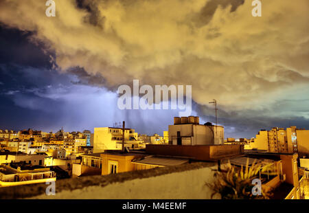 Blitzschlag über Stadt, Palma, Mallorca, Balearen, Spanien Stockfoto