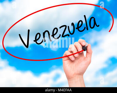 Mann Hand schreiben Venezuela mit schwarzem Marker auf visuelle Bildschirm Stockfoto