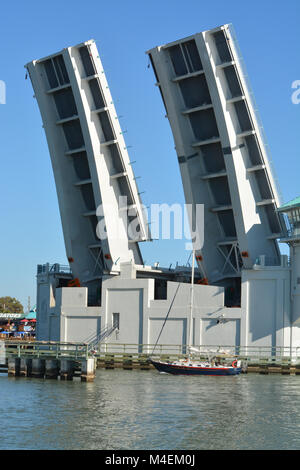 Johns Pass Zugbrücke (Biscule Typ) Stockfoto