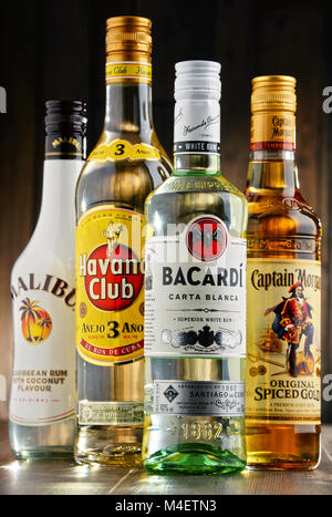 Flaschen von berühmten globalen rum Marken Stockfoto