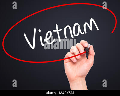 Mann Hand schreiben Vietnam mit schwarzem Marker auf visuelle Bildschirm Stockfoto