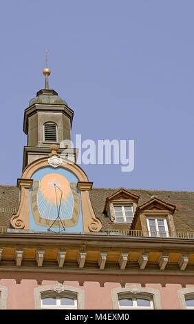 Sonnenuhr am Rathaus turm in Waldshut Stockfoto