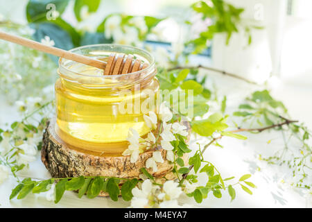 Honig in Gläsern Stockfoto