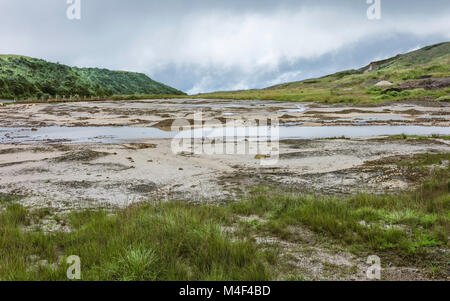 Surface Mining Website in den Khasi Hills an einem bewölkten Monsun Morgen in der Nähe von Shillong, Meghalaya, Indien. Stockfoto