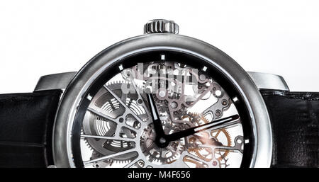 Elegante Uhr mit sichtbaren Mechanismus, Uhrwerk close-up. Stockfoto