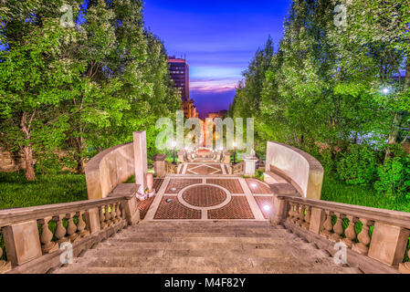 Lynchburg, Virginia, USA am Denkmal Terrasse Schritte in der Nacht. Stockfoto