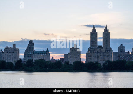 Sonnenuntergang von der Vorratsbehälter Stockfoto