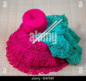 Garn für Stricknadeln Stockfoto