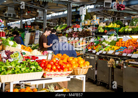 Obst und Gemüse in Mercato Albinelli in Modena, Italien Stockfoto