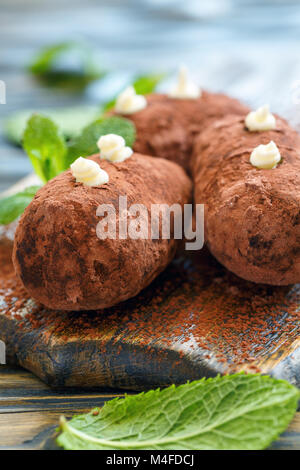 Traditionelle russische Dessert Trüffel Pommes. Stockfoto