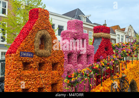 Statue aus Tulpen auf Blumen Parade in Haarlem, Niederlande Stockfoto