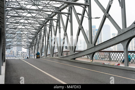 Altes Eisen Brücke in Shanghai. Stockfoto