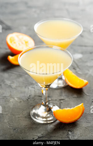 Orange und Tangerine Cocktail mit Rosmarin Stockfoto