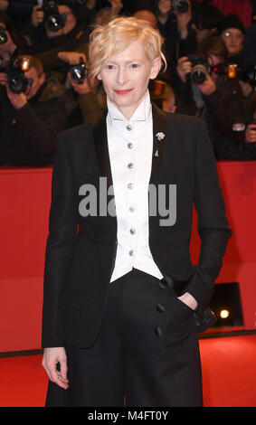 Berlin, Deutschland. 15. Februar, 2018. Schottische Schauspielerin Tilda Swinton nimmt an der 68. Berlinale Die Internationalen Filmfestspiele Berlin Premiere der Insel der Hunde auf der Berlinale Palast in Berlin, Deutschland. Credit: Paul Treadway/Alamy leben Nachrichten Stockfoto