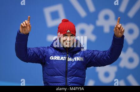 Pyeongchang, Südkorea. Dom Parsons (GBR) wirft seine Arme. Mens Skelett Medaille Präsentation. Pyeongchang Olympic Plaza. Pyeongchang 2018 Winter Olympics. Alpensia. Republik Korea. Credit: Sport in Bildern/Alamy leben Nachrichten Stockfoto