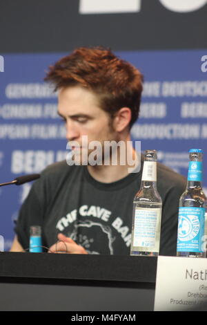 Pressekonferenz im Grand Hyatt Hotel in Berlin/Deutschland für "Dirne" der 68. Berlinale (International Film Festival.) Mit: Robert Pattinson, David Zellner, Natham Zellner, Mia Wasikowska. Wo: Berlin/Deutschland, Wann: 16. Februar 2018, "Credits: T.O. Bilder/Alamy Live News" Stockfoto