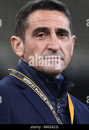 Athen, Griechenland. 15 Feb, 2018. AEK coach Manuel Jimenez vor dem Spiel gesehen. Europa League Runde von 32 Erste Bein - AEK Athen vs Dynamo Kiew Credit: Christos Ntountoumis/SOPA/ZUMA Draht/Alamy leben Nachrichten Stockfoto