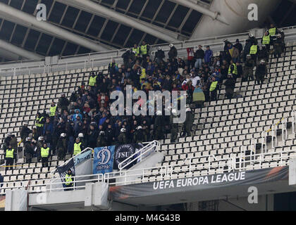 Athen, Griechenland. 15 Feb, 2018. Dynamo Kiew Fans während des Spiels gesehen. Europa League Runde von 32 Erste Bein - AEK Athen vs Dynamo Kiew Credit: Christos Ntountoumis/SOPA/ZUMA Draht/Alamy leben Nachrichten Stockfoto