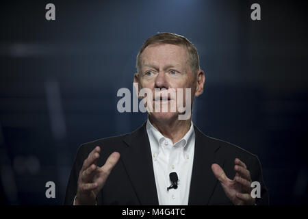 Orlando, FL, USA. 14 Feb, 2018. ALAN MULALLY Adressen Führungskräfte an einem Florida Übereinkommen. Mullally ist ein US-amerikanischer Ingenieur, Geschäftsmann und ehemaliger Präsident und Chief Executive Officer von der Ford Motor Company. Er zog sich von der Ford Motor Company am 1. Juli 2014. Ford hatte gekämpft, während der späten 2000er Jahre Rezession, zur Profitabilität unter Mulally zurückgekehrt und war der einzige Amerikaner große Automobilhersteller einen rettungsfonds von der Regierung zur Verfügung gestellt zu vermeiden. Mulally war der Executive Vice President der Boeing und der CEO von Boeing Commercial Airplanes (BCA). Er begann seine Stockfoto