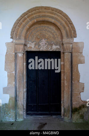 Die normannische Norden Tür, St. Peter und St. Paul's Kirche, Kirche Hanborough, Oxfordshire, England, Großbritannien Stockfoto