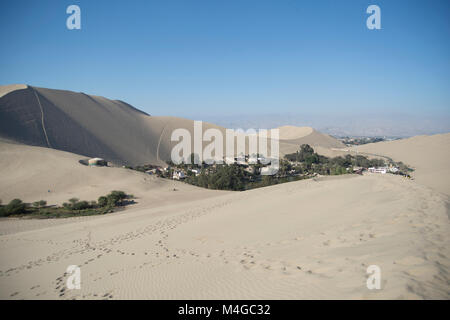 La Huacachina Oasis in ICA-Wüste in Peru Stockfoto