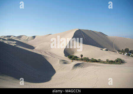 La Huacachina Oasis in ICA-Wüste in Peru Stockfoto