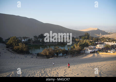 La Huacachina Oasis in ICA-Wüste in Peru Stockfoto