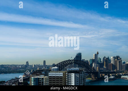 Die Sydney Harbour Bridge, das Opernhaus und Central Business District, Sydney, New South Wales, Australien Stockfoto