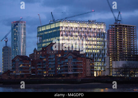 London, Großbritannien. 30. Januar, 2018. Ein Blick auf die neue US-Botschaft bei Nine Elms aus über die Themse in den späten Nachmittag. Stockfoto