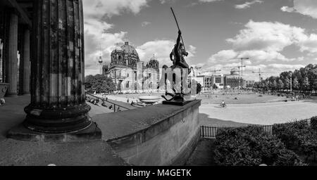 Blick vom Alten Museum über den Lustgarten mit dem Berliner Dom Stockfoto