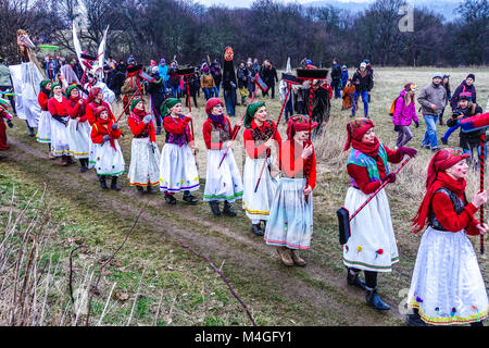 Tschechische Karnevalsmasken in einer traditionellen Parade, bekannt als masopust Roztoky in der Nähe von Prag, Tschechische Republik die Masken Prozession Stockfoto