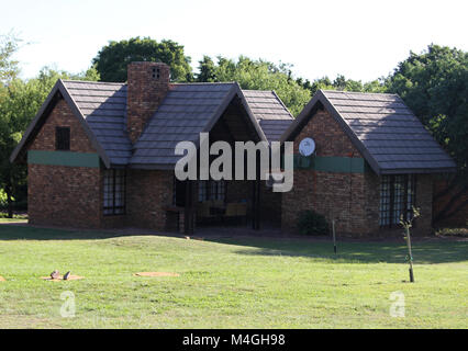 Chalet, Magalies Park Resort, Hartbeespoort Dam North West Provinz, Südafrika Stockfoto