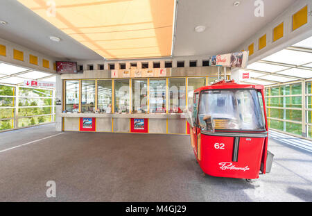 In der modernen Seilbahn Bettmeralp in den Schweizer Alpen Stockfoto