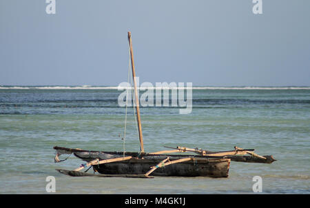 Dhau am Strand, Kiwengwa Beach, Sansibar, Tansania Stockfoto