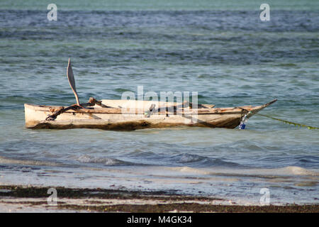 Dhau am Strand, Kiwengwa Beach, Sansibar, Tansania Stockfoto