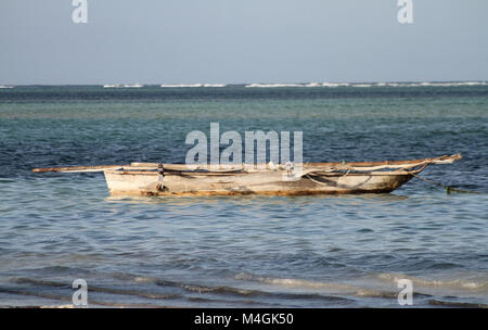 Dhau am Strand, Kiwengwa Beach, Sansibar, Tansania Stockfoto