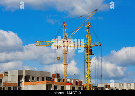 Turmkrane auf der Baustelle Stockfoto