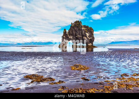 Die Mammoth Hvítserkur bei Ebbe bei Sonnenuntergang Stockfoto