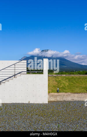 Ueda Shoji Museum für Fotografie (Takamatsu Shin, 1995), Mount Daisen im Hintergrund; der Präfektur Tottori, Japan Stockfoto