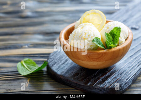 Hausgemachte Eis Zitrone und Minze. Stockfoto